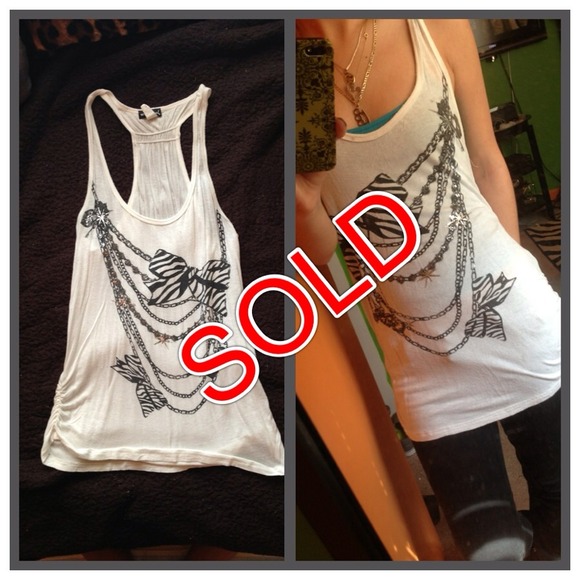 Bundled ❤ Cream Racerback Tank w/ Bows - Picture 1 of 1