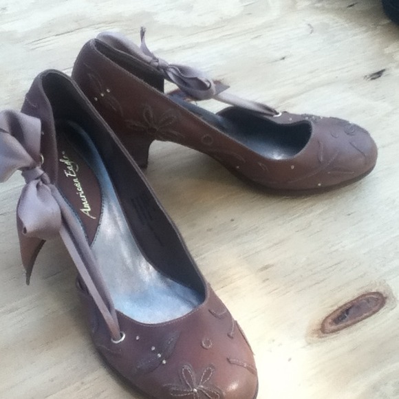Brown american eagle heels