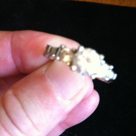 3 stone ring - Picture 1 of 2