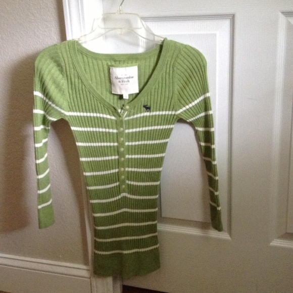 Abercrombie and Fitch sweater - Picture 1 of 3