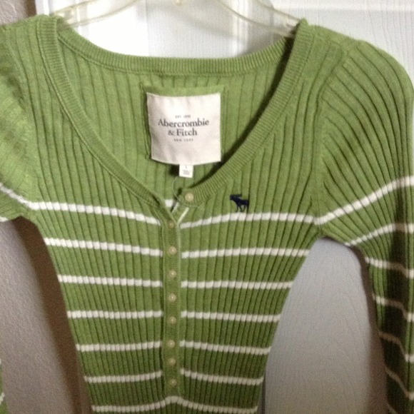 Abercrombie and Fitch sweater - Picture 2 of 3