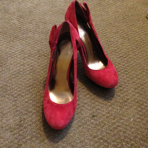Jessica Simpson pumps