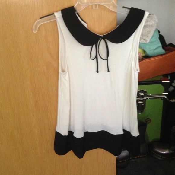 Cream and Black Sleeveless Blouse
