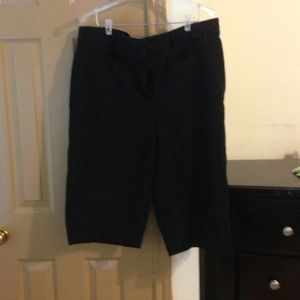 Black twill Capri pants