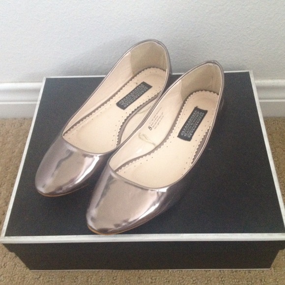 🚫🚫SOLD🚫🚫 Pewter Shiny Flats
