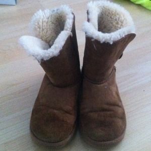 Ugg boots- SIZE 6 BUT FIT LIKE AN 8