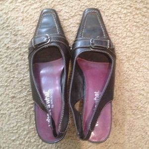 Low heel dress shoes