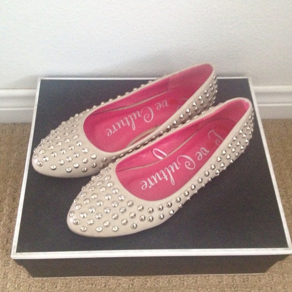 🚫SOLD🚫 Beige Studded Flats