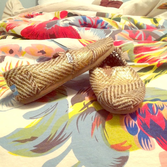TOMS size 5