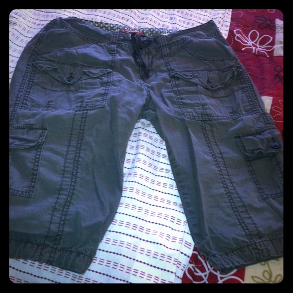 ✋⚠️SOLD⚠️✋Cutie-capri outdoor cargos!