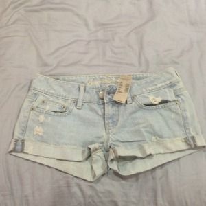 NWT AE light wash shorts💕