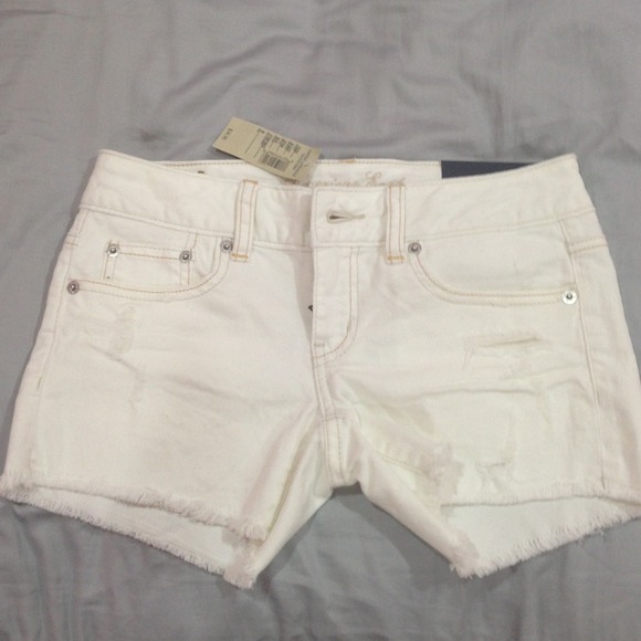 NWT AE white midi shorts💕