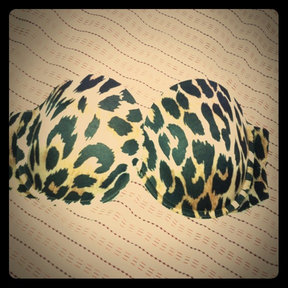 SOLD!Gelly padded VS strappless tigger bra, lovely