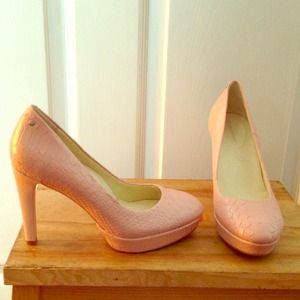 Pale pink ROCKPORT pumps