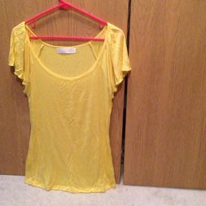 Cute yellow top