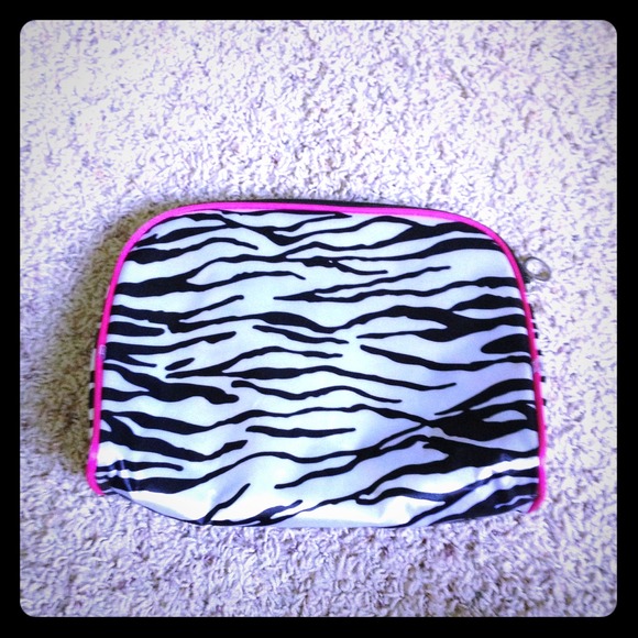 ⚫️Large makeup bag⭐