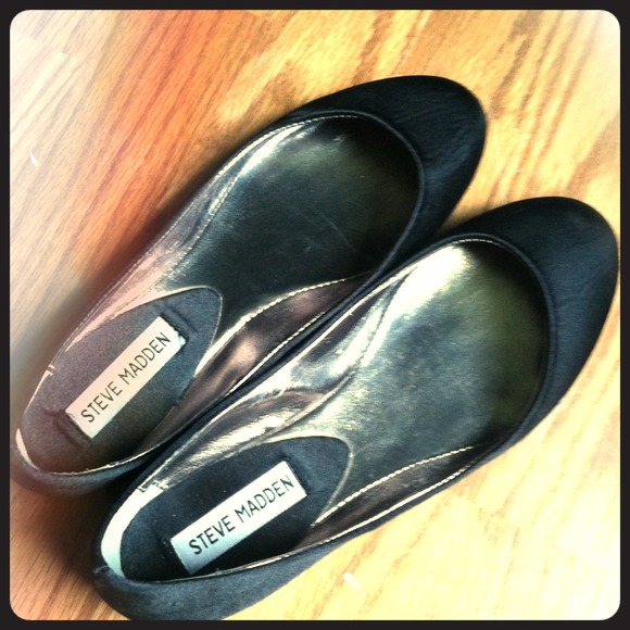 $19 TODAY! Black Satin STEVE MADDEN flats!