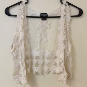 HOLD @bcrossland Cream Colored Lace Flowered Vest