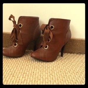 PERFECT FALL BOOTIE💫Tie up front brown bootie