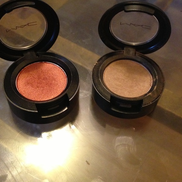 MAC EYESHADOW