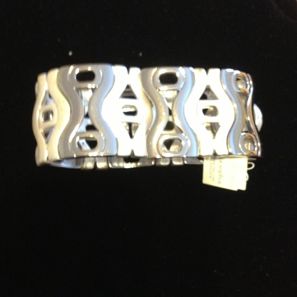 ❤Lia Sophia❤Brand new sliver bracelet