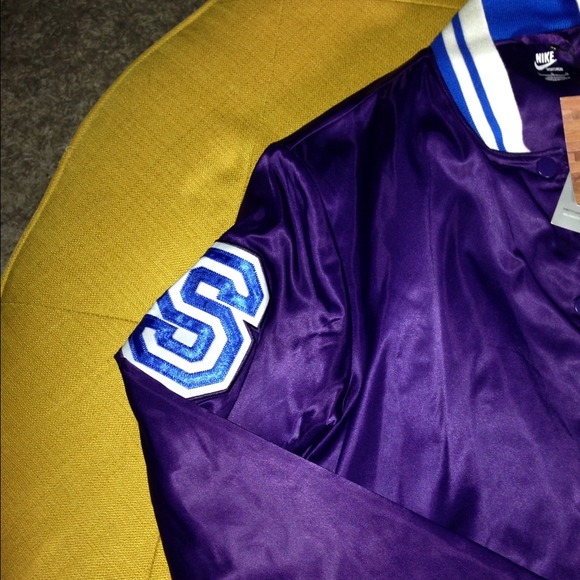 Nike Sportswear Jacket - Picture 2 of 3