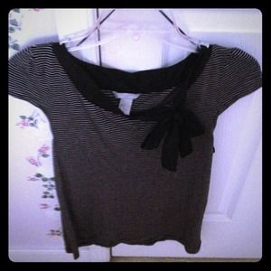Black and white striped short sleeve tee w/ bow