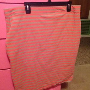 Old Navy coral/tan striped pencil skirt. Size XL.