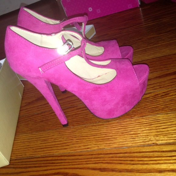 Pink suede NWT