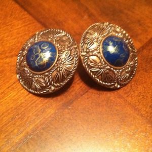 Cute earth earrings 👈