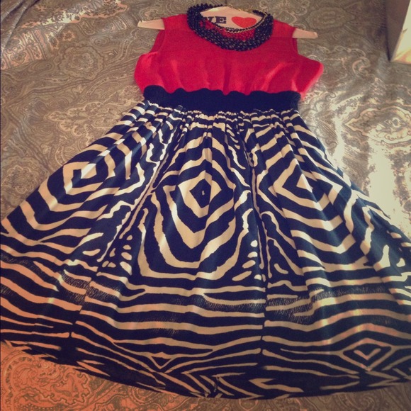 🎉🎊*SOLD*🎉🎊Zara Print Dress! Beautiful dress