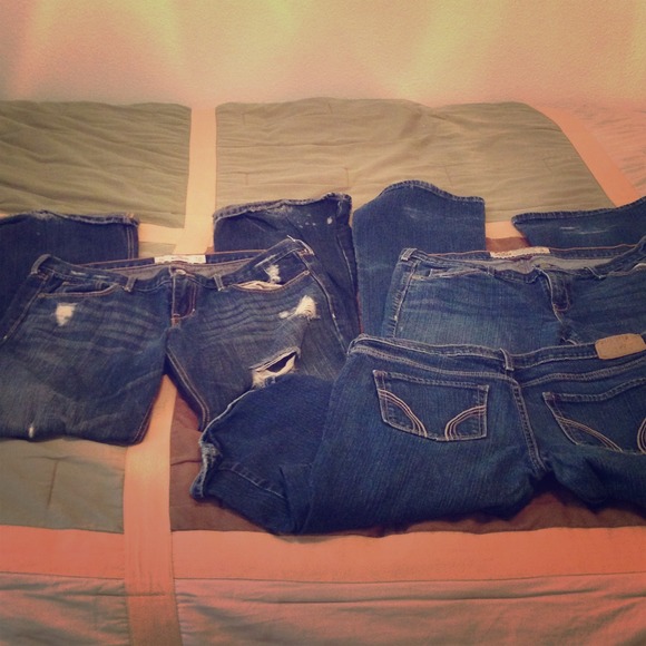3 pairs of hollister jeans- 7r size all.