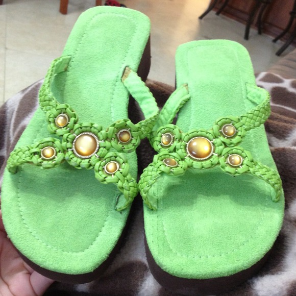 Fun flip flops - Picture 1 of 2