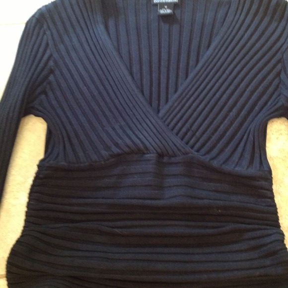 Fitted sweater with stretch