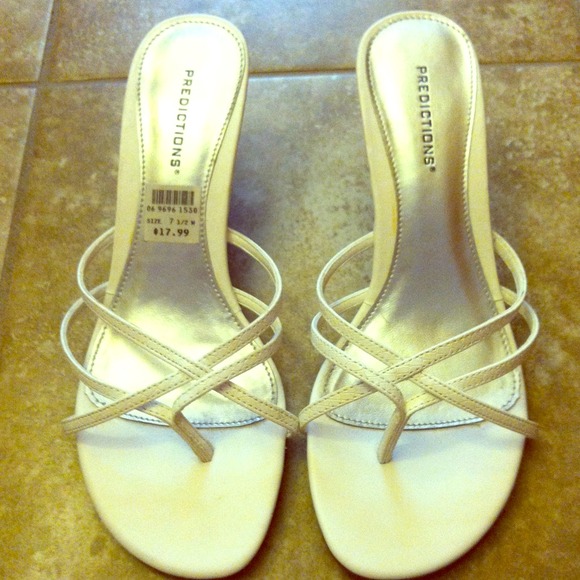 White sandals 👡