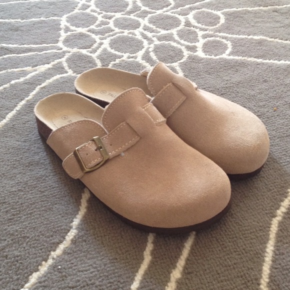 Tan suede clogs