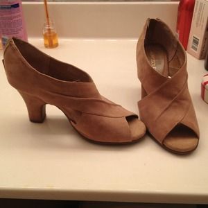 Beige suede Aerosoles booties - very comfortable!
