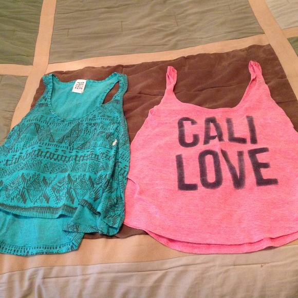 2 crop tops; billabong.