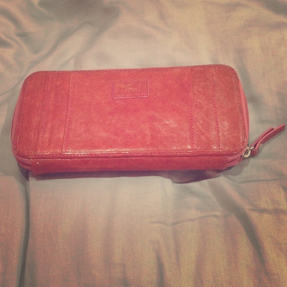 FOSSIL genuine leather pink wallet 💕