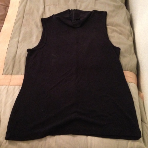 DKNY Work top. Sleeveless.