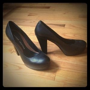 Chinese Laundry pumps