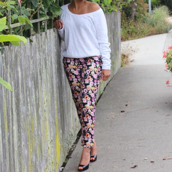 Sold in bundle. H&M floral trouser. Sz 6