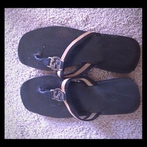 Gucci sandals authentic sz 6/36 damaged.