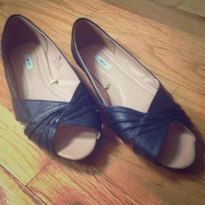 Never worn! Peep toe flats from urban outfitter