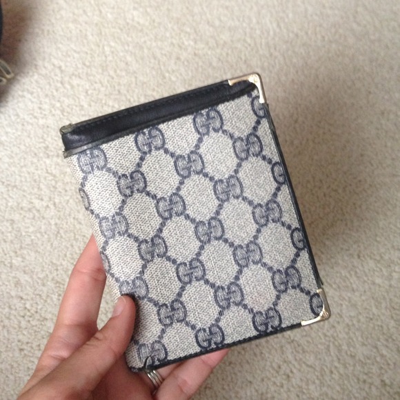 ON HOLD 🚫⛔️🚫Vintage 100% authentic Gucci wallet!