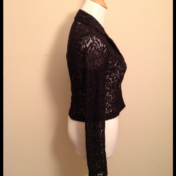 Lace blazer from Urban Outfitters - Picture 3 of 4