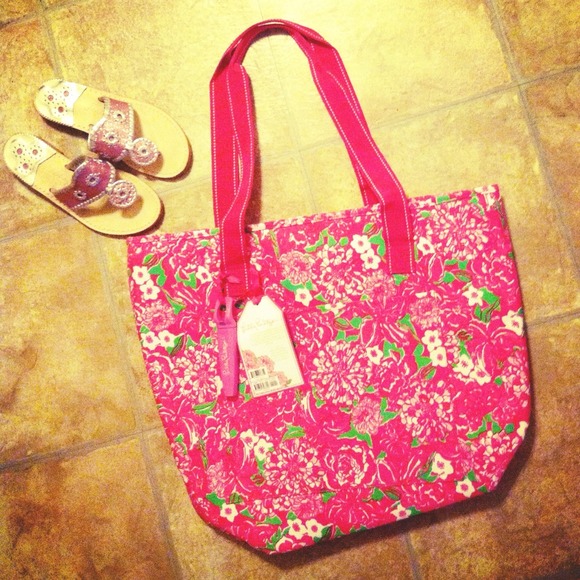 ❌SOLD❌ NWT Lilly Pulitzer Bag & Bottle Opener