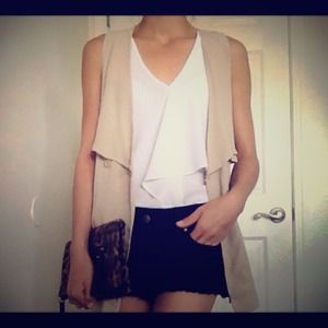 🚫SOLD🚫 🎉HOST PICK🎉 Beige Vest