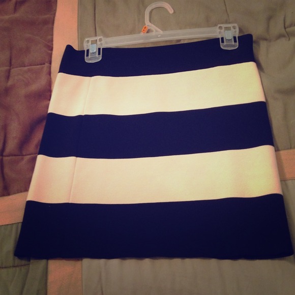 Forever 21 black and white skirt