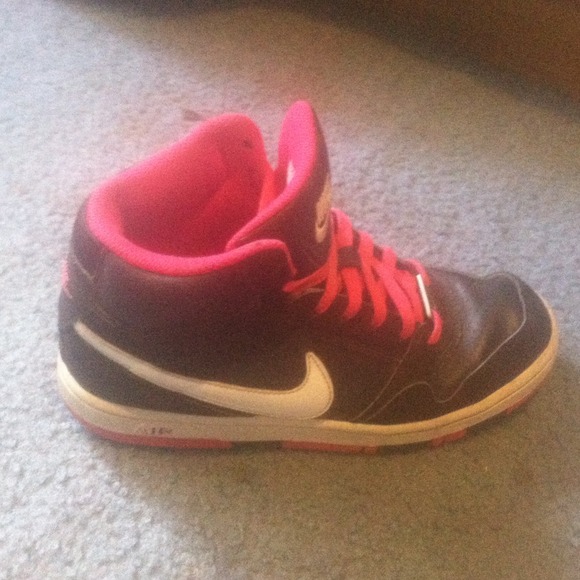 Pink Air Nikes . 😍